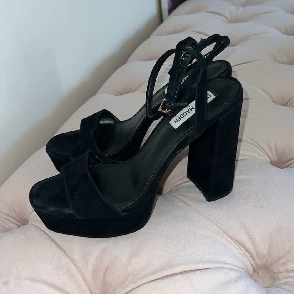 Steve Madden Lessa Black Suede Size 8